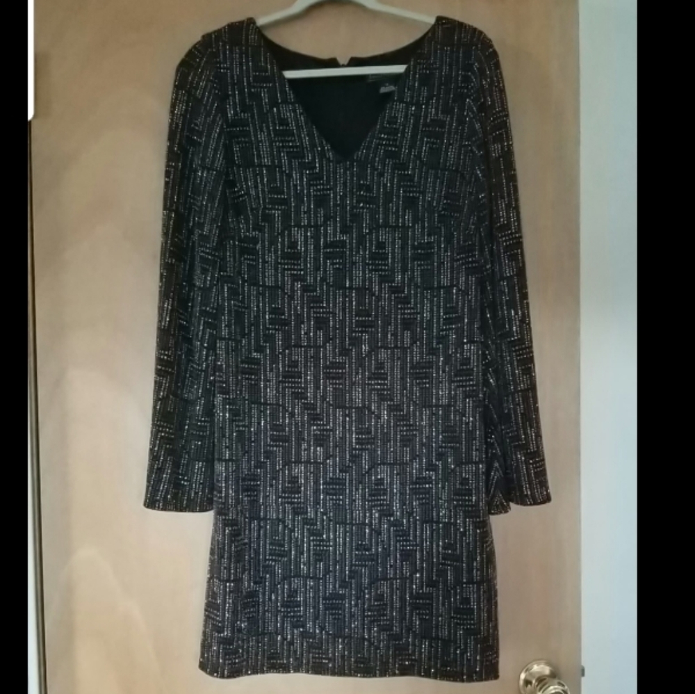 Jessica Howard shimmer shift long sleeve dress